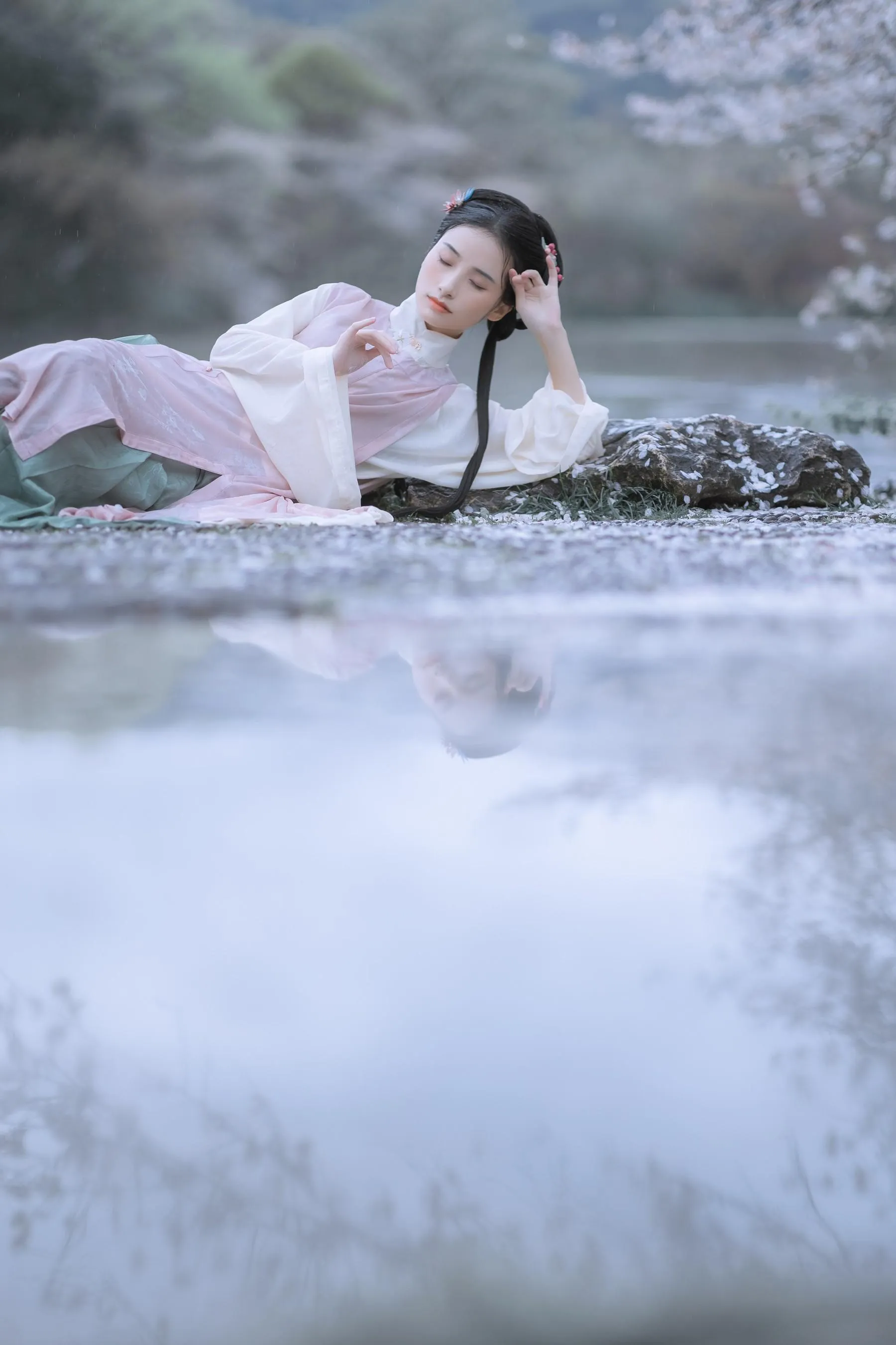 [艺图语] 2022.05.25 雨樱花 眸小妖 [46P]插图2